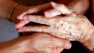 Journée mondiale des malades : quelles avancées pour les aidants ?