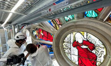 Documentaire de Noël : Vitrail, et la lumière fut 