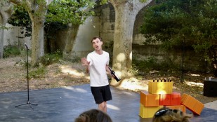 [Festival d'Avignon 2025] La révérence d'Emeric Cheseaux dans le Festival OFF