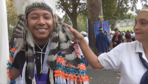 Jonathan, un jeune amérindien au Rosaire de Lourdes