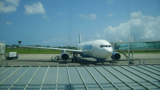 Coronavirus : une tente installée à Orly 3 pour réaliser des tests PCR aux passagers vers les Outre-mer.