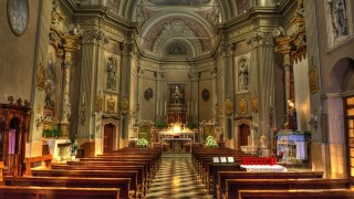 Interdiction des messes pendant le confinement : l'Église catholique saisit la justice