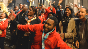 Louanges et rock : mariage heureux ?