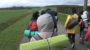 En route vers Chartres : Pèlerinage des étudiants à Chartres