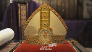 Sous la mitre d'un évêque