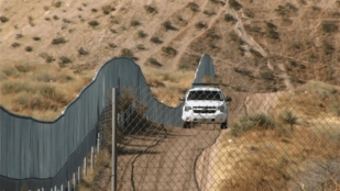 Une frontière dans le désert